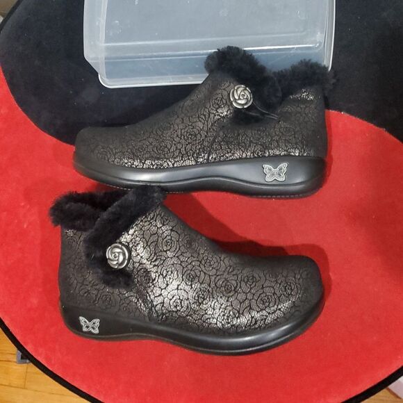 New Alegria Meri Fur Lined Gold Floral Booties Size 37 or 7 - Picture 5 of 13